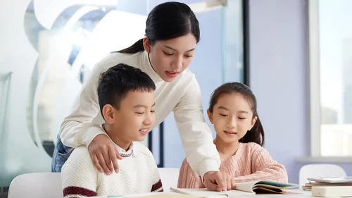 Gia sư là gì? Tổng quan thị trường gia sư tại Việt Nam